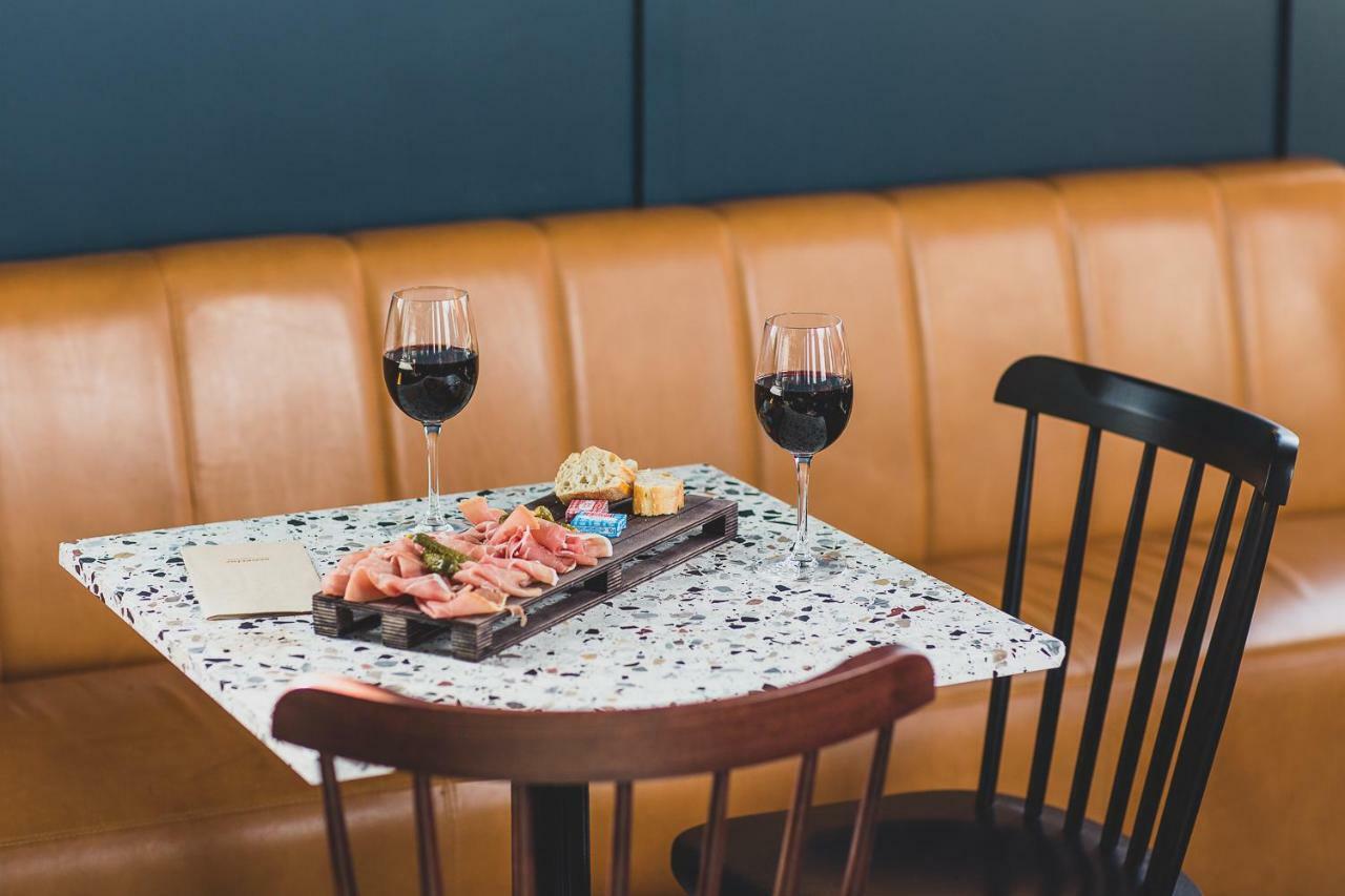 Eklo Bordeaux Centre Bastide Hotel Екстериор снимка